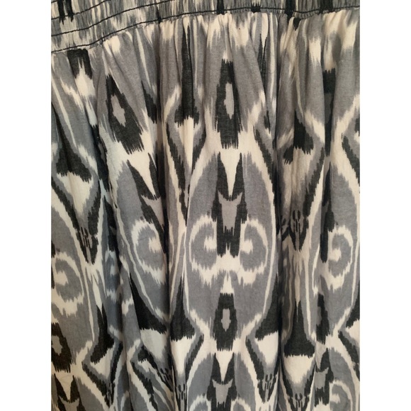 Size M- NWT- Summer halter style dress. - Picture 3 of 6